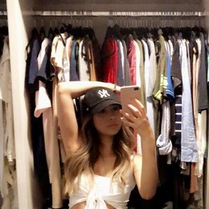 Meet your Posher, Moni